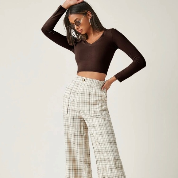 Brown V-Neck Crop Top - Picture 5 of 6